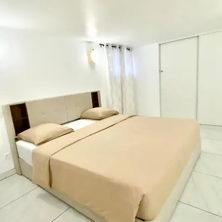 Le Retz De Jardin- Calme Avec Parking Apartamento *